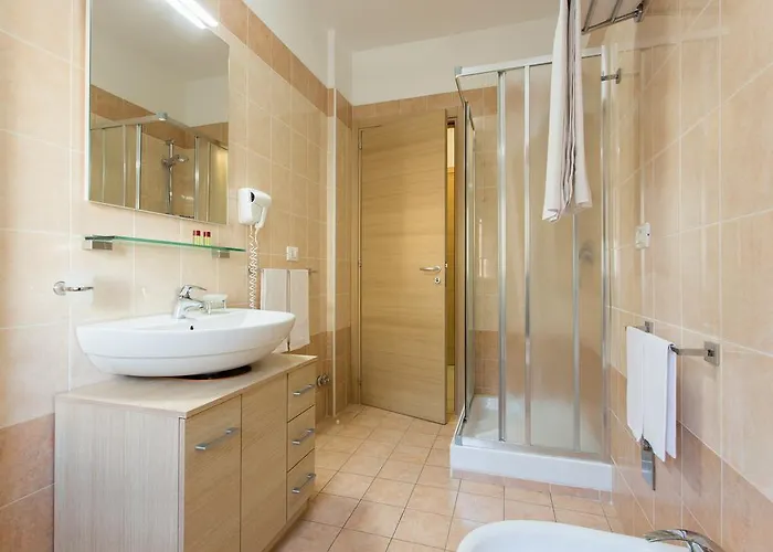 Garni House Majorana 4* רנדה